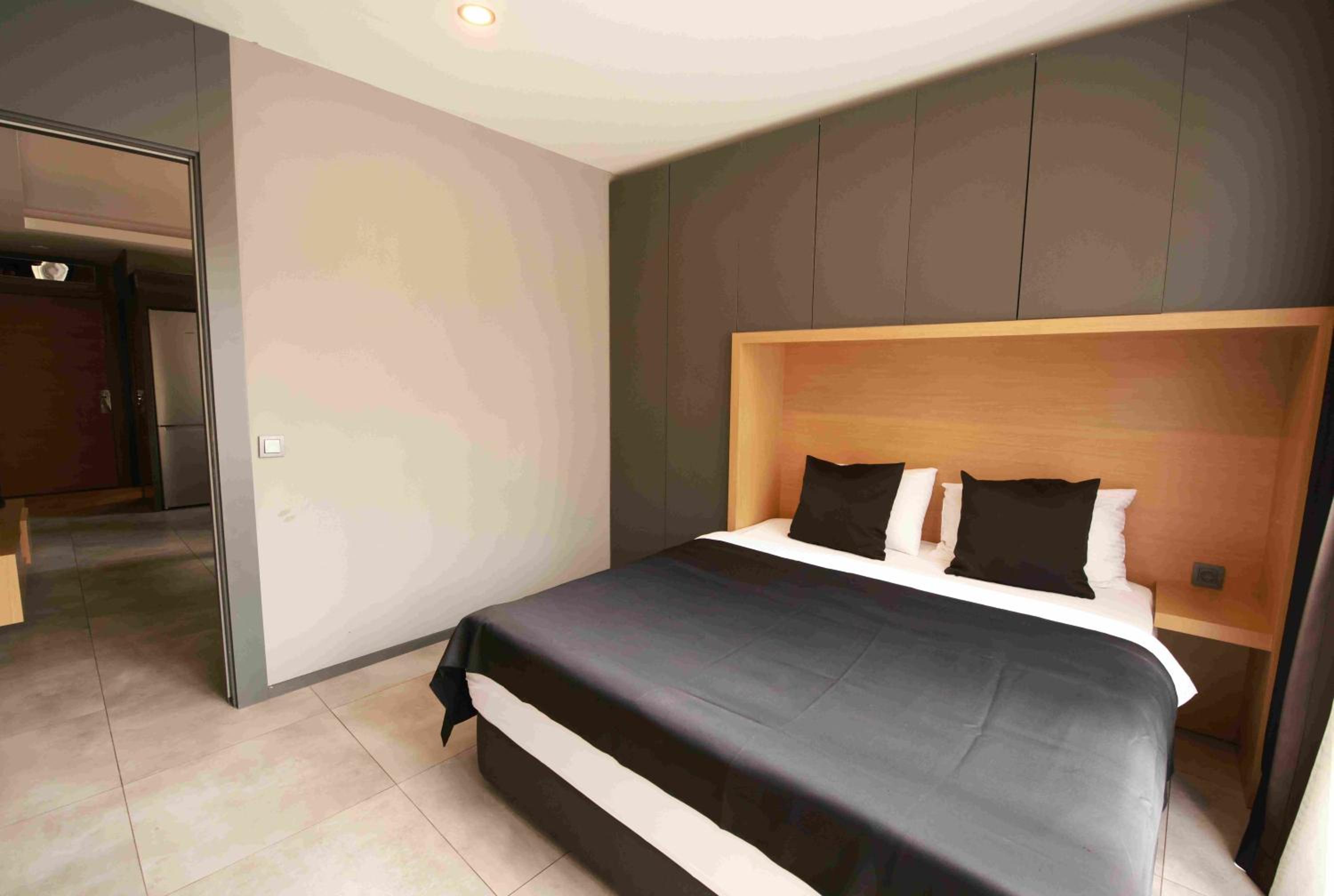 Suite, Apartment