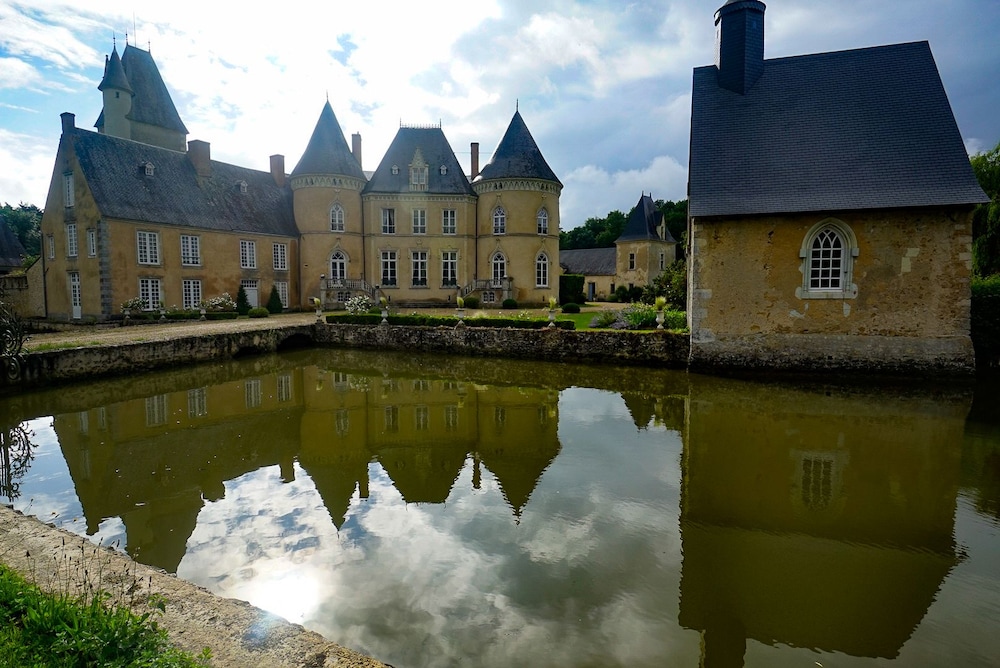 Chateau De Vauloge 23/30