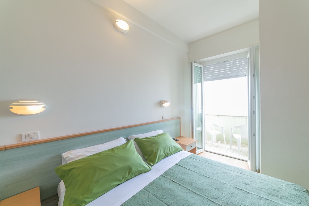ROOM, DOUBLE BED, SEA VIEW