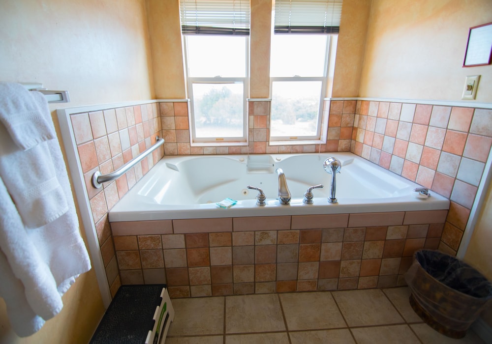 Skyridge Inn Bed & Breakfast 24/73