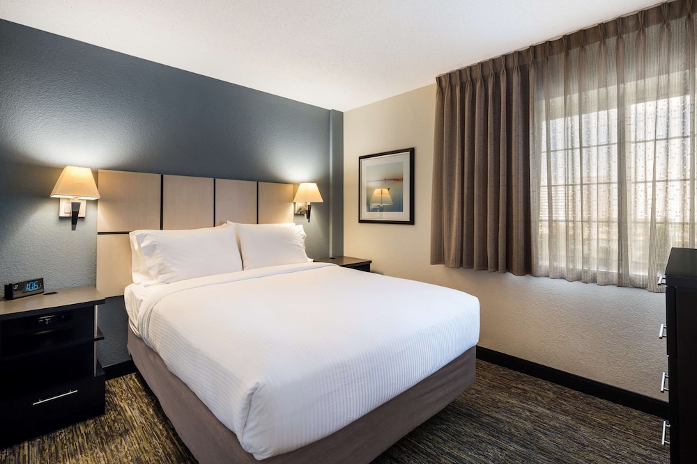 Sonesta Simply Suites Jersey City 17/42