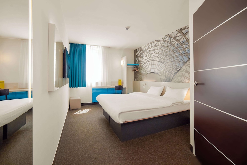 غرفة قياسية بسرير كوين، B&B HOTEL Katowice Centrum 7/10