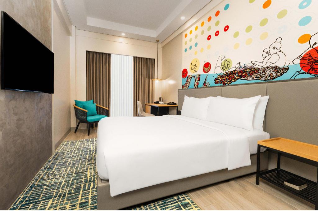 STANDARD, QUEEN BED