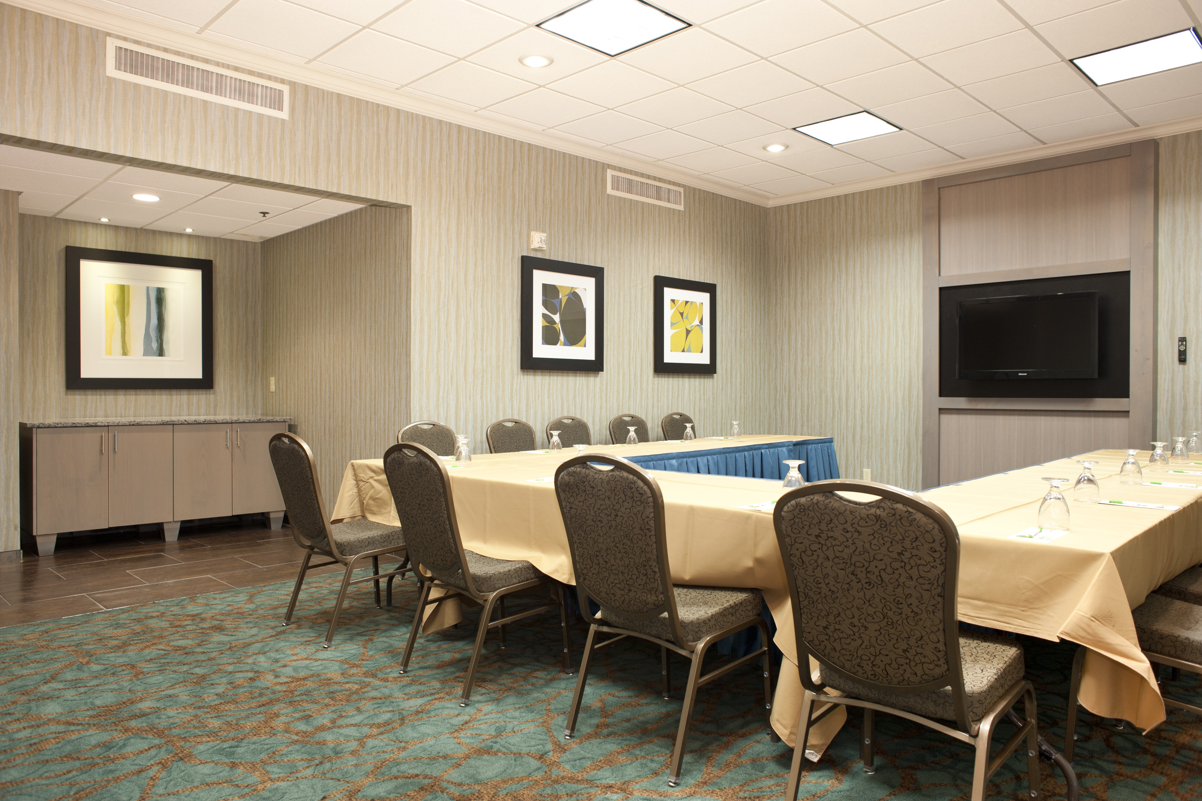 Holiday Inn Rock Island - Quad Cities 66/80