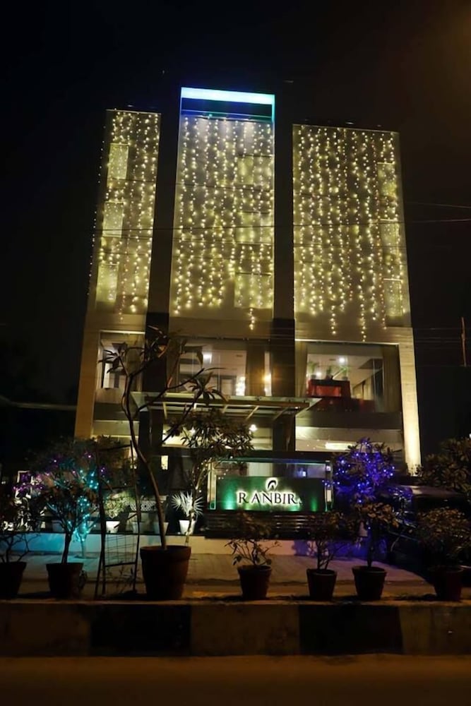 Hotel Ranbirs 2/23