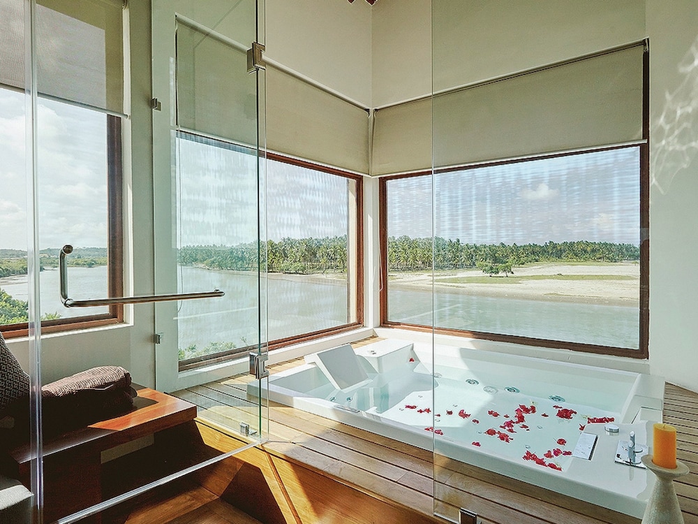 Amaranthe Bay Resort Spa 32/55