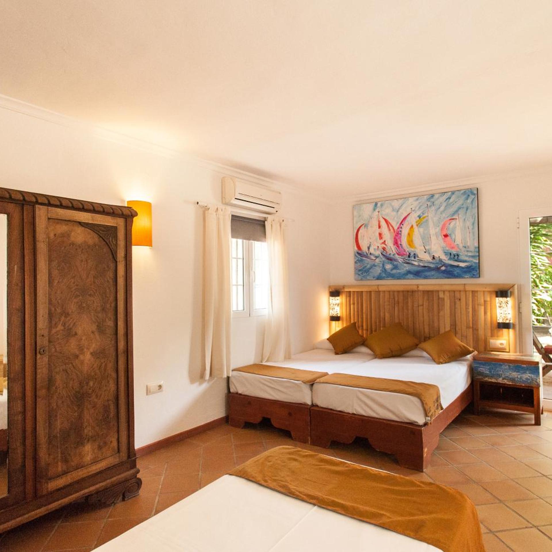 Room, Quadruple