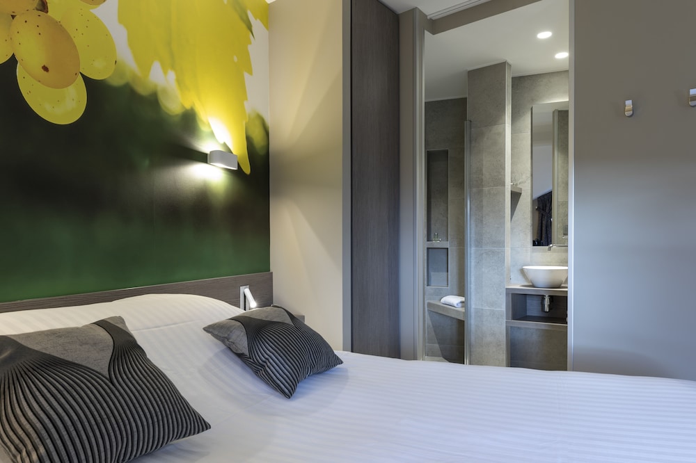 AUBERGE DE CLOCHEMERLE 20/54