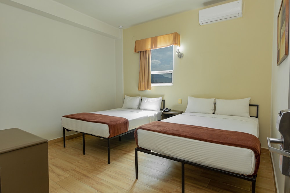 Hotel Plaza Del Arco Express 32/65