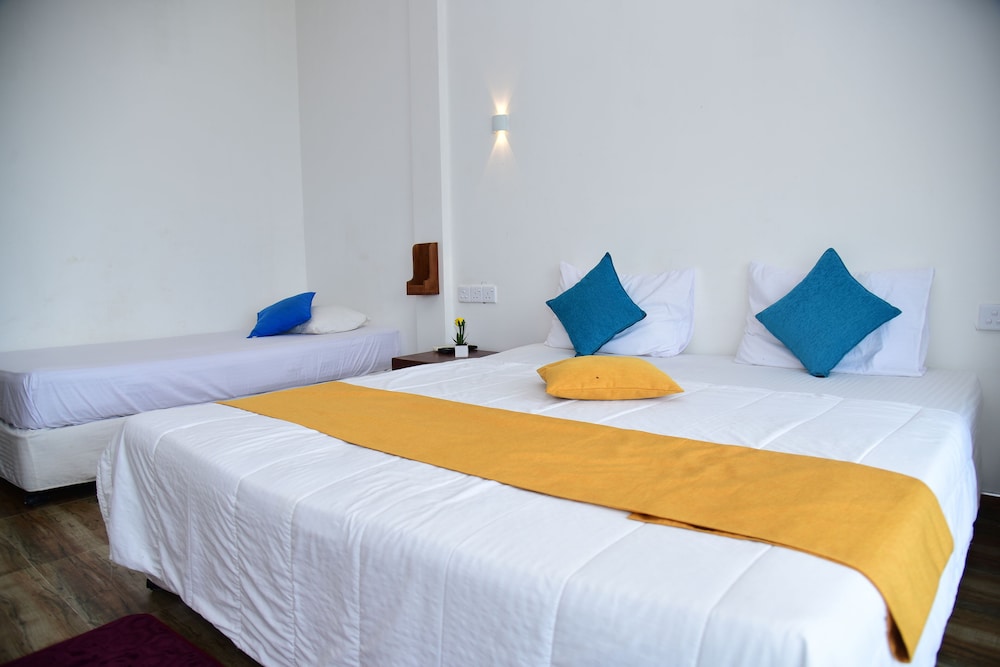 Superior, 2 Queen Beds, Lagoon View