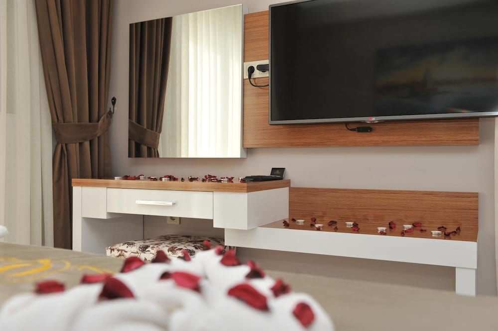 QAMAR PRESTIGE SUITES 17/49