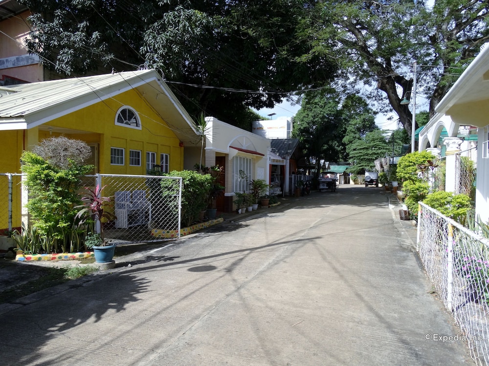 D Lucky Garden Inn 39/48