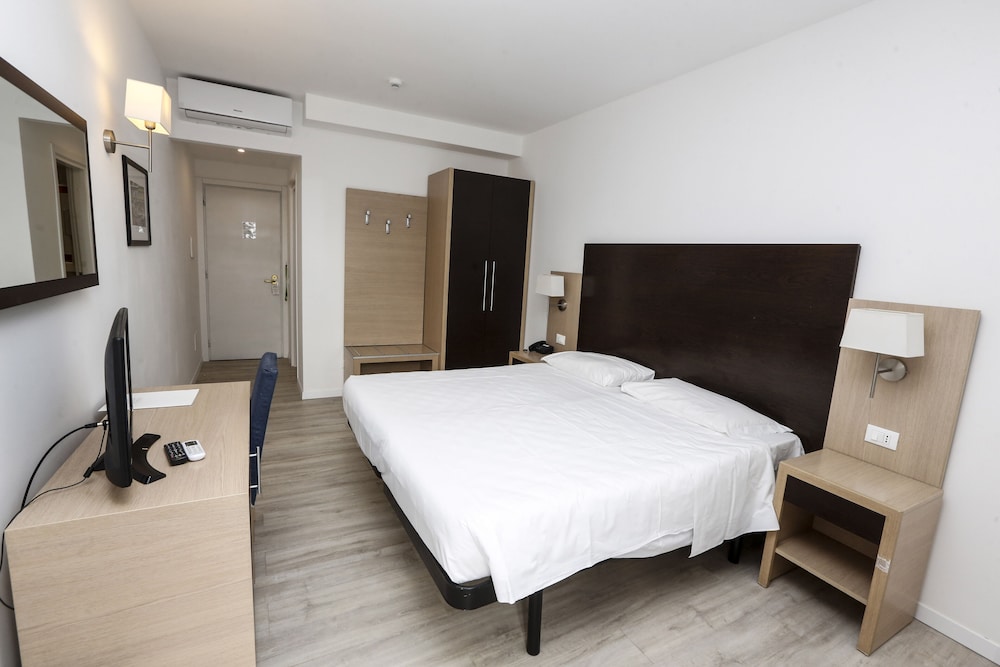 ROOM, TRIPLE