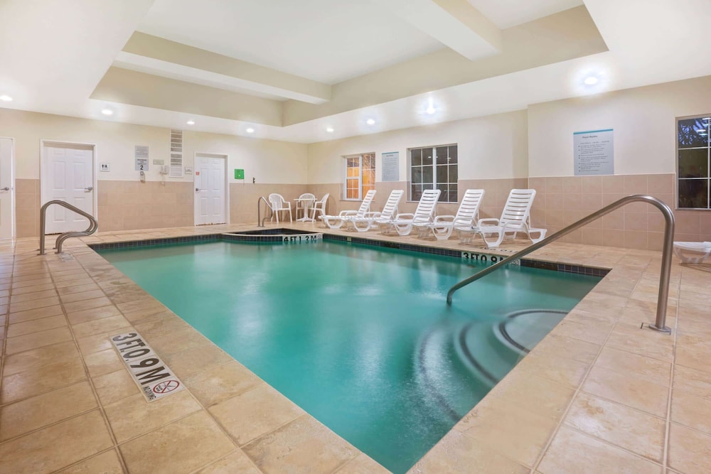 La Quinta Inn & Suites by Wyndham Houston - Magnolia 25/48