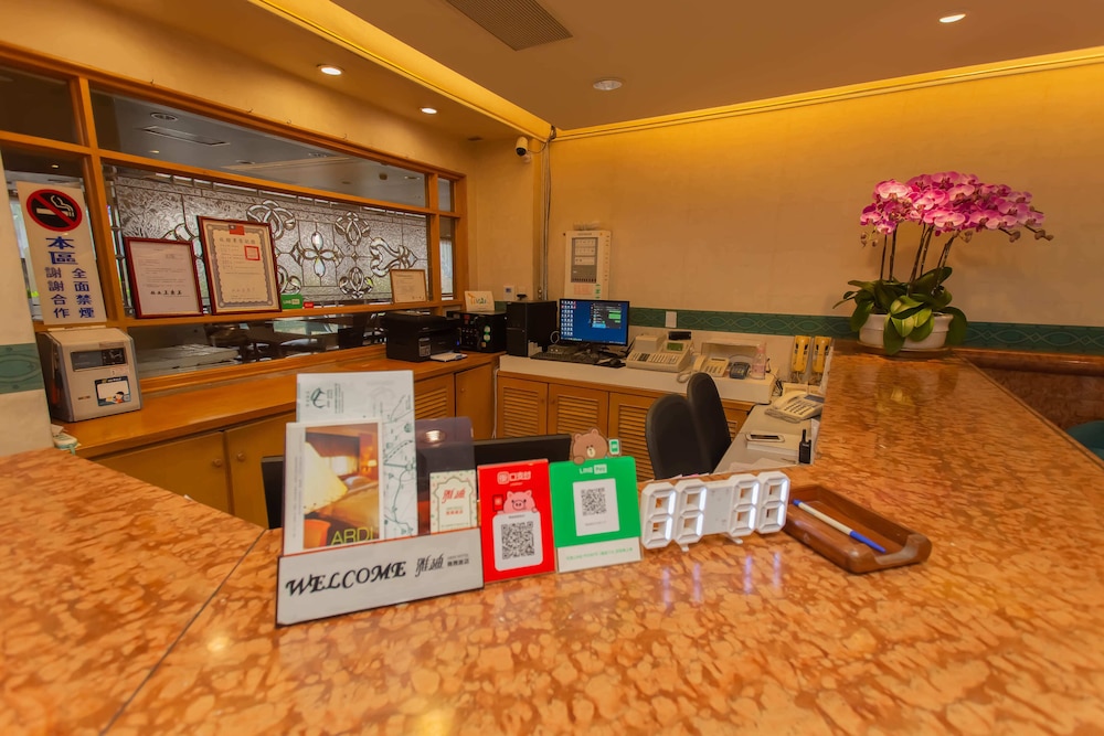 Ardi Hotel 4/45
