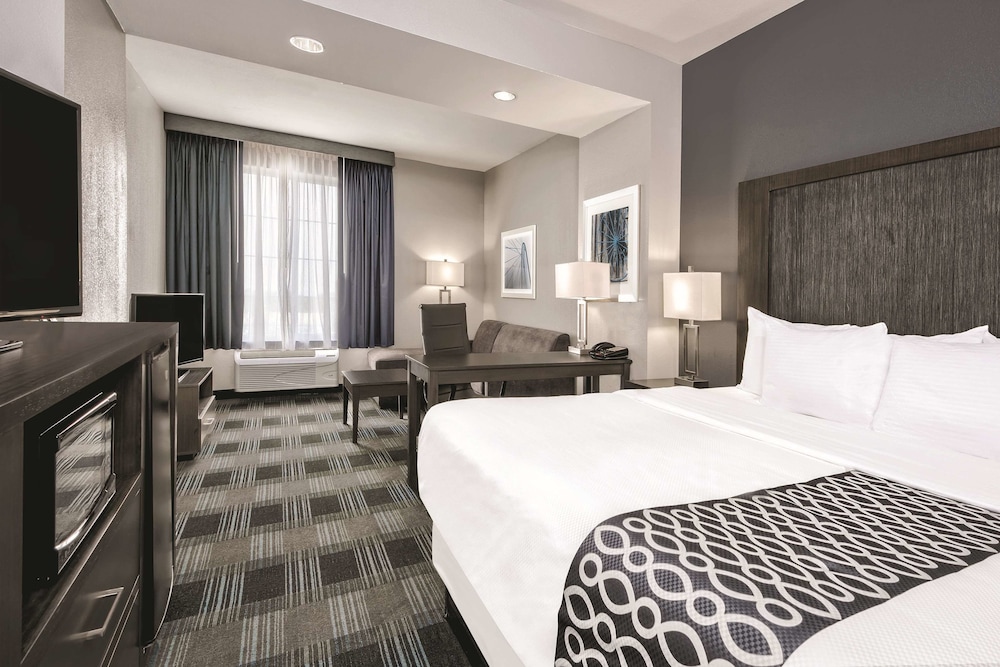 La Quinta Inn Suites By Wyndham Victoria South 19/55