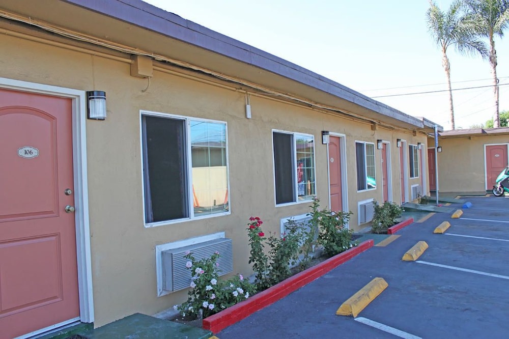 Royla Motel 41/44