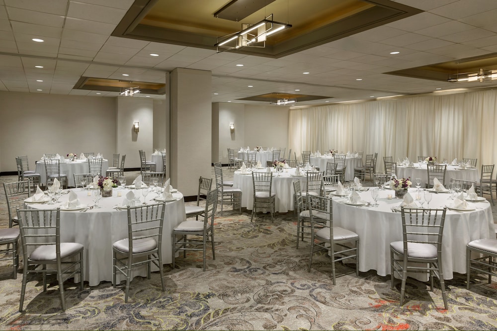 Hyatt Centric Arlington 65/73