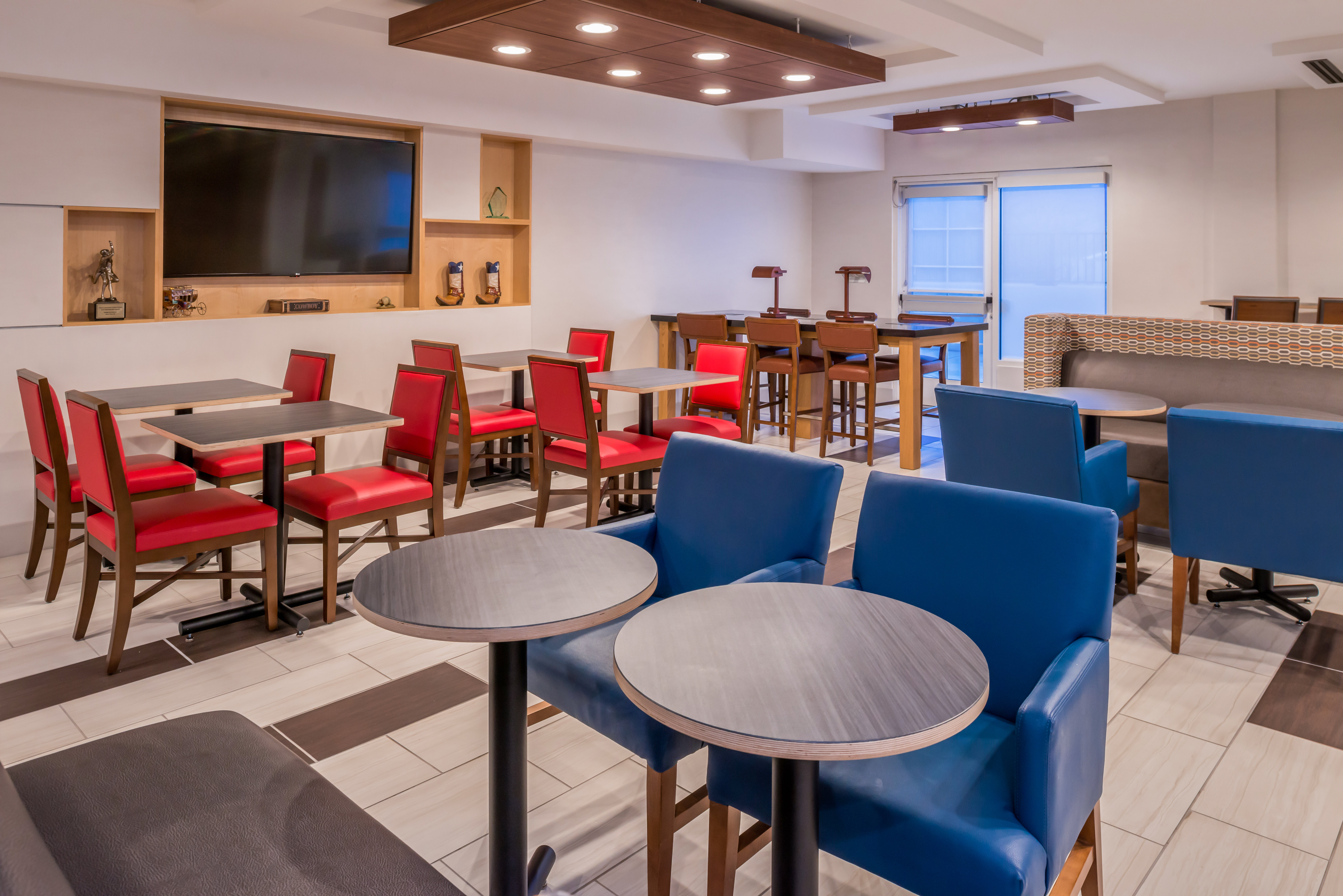 Holiday Inn Express Sierra Vista 68/76