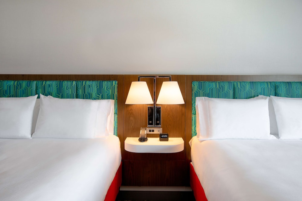 Hampton Inn Suites Ottawa West Ontario Canada 17/52