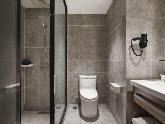 HanTing Hotel (Nanjing South Railway Station Software Avenue Hotel) 37/43