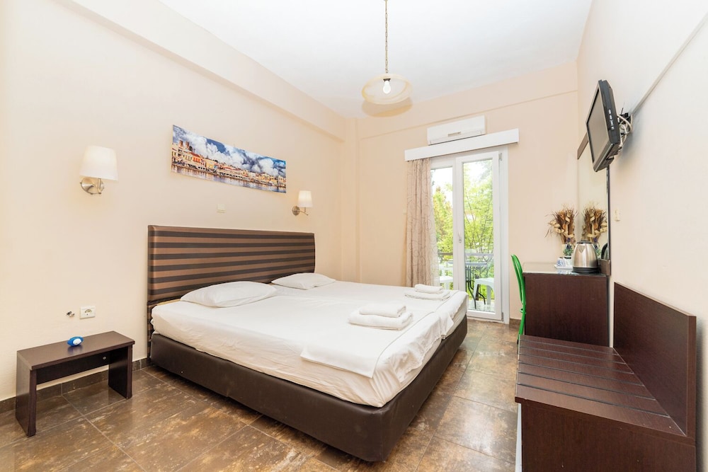 Room, Double Bed, Garden View