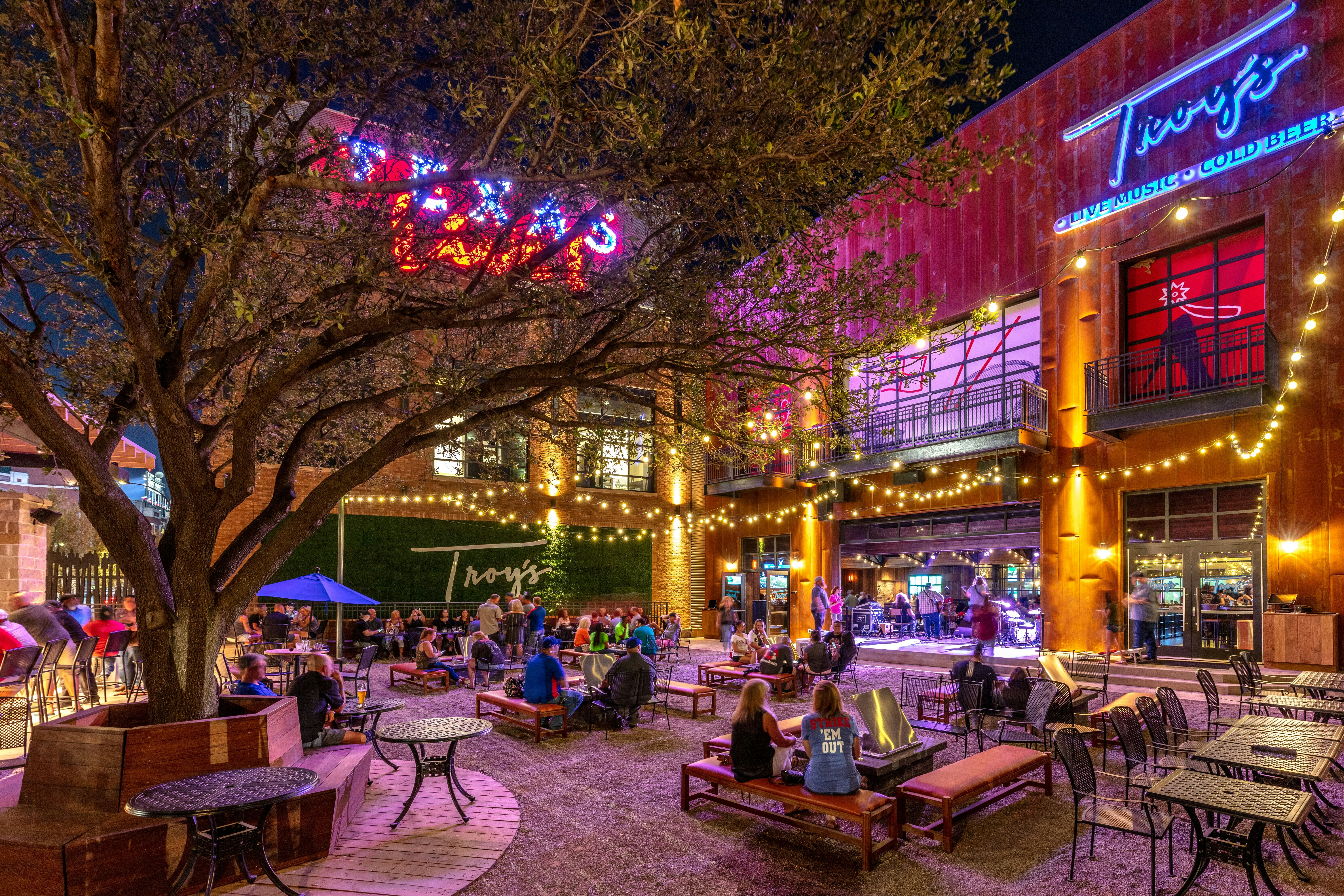 Live By Loews Arlington Tx 49/75