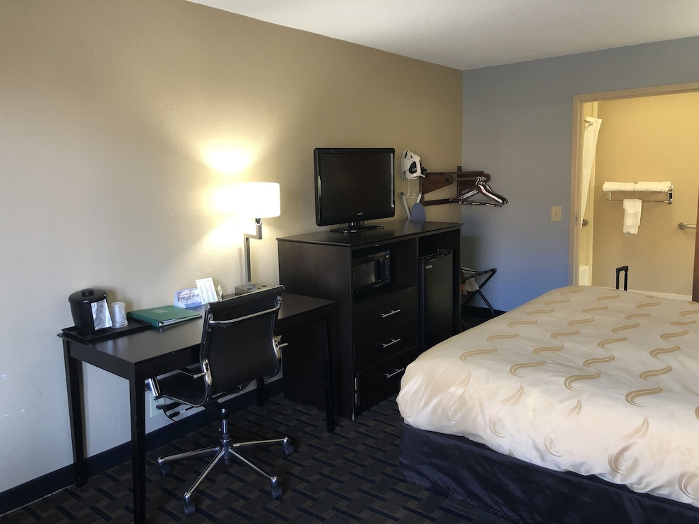 Quality Inn Clinton - Laurens I-26 8/30