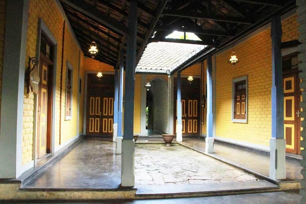 Lake Serenity Boutique Hotel 42/45