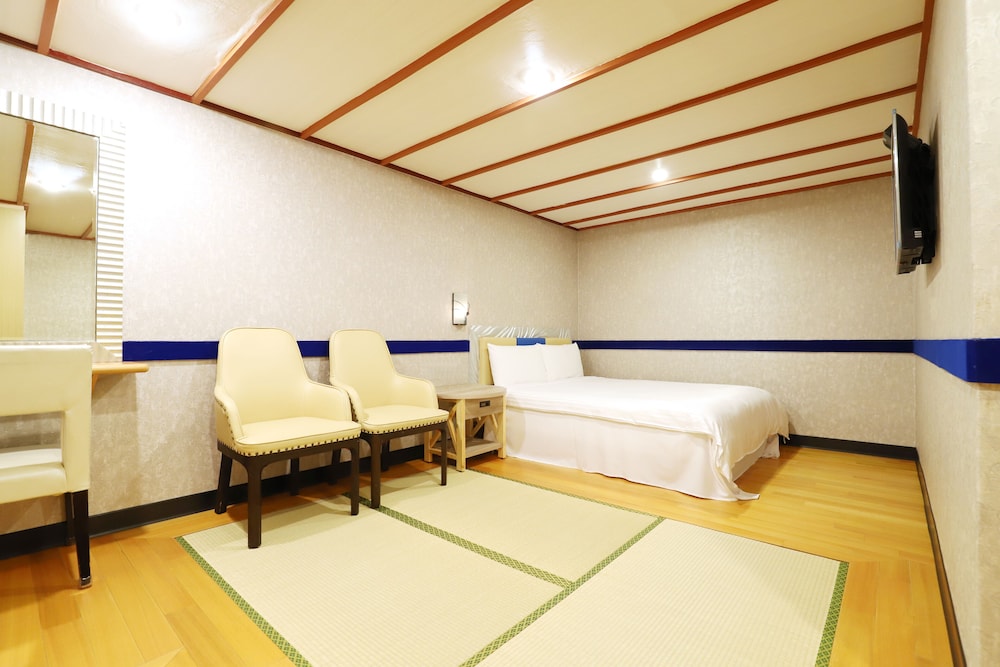 Gorgeous Hot Spring Resort 16/50