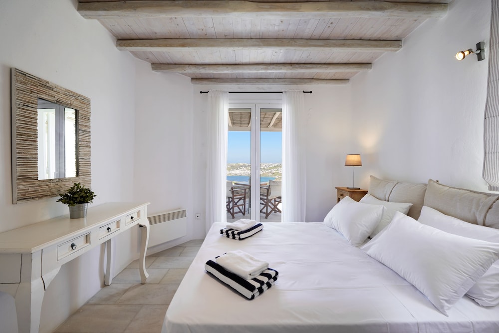 2 BEDROOMS, EXECUTIVE, VILLA