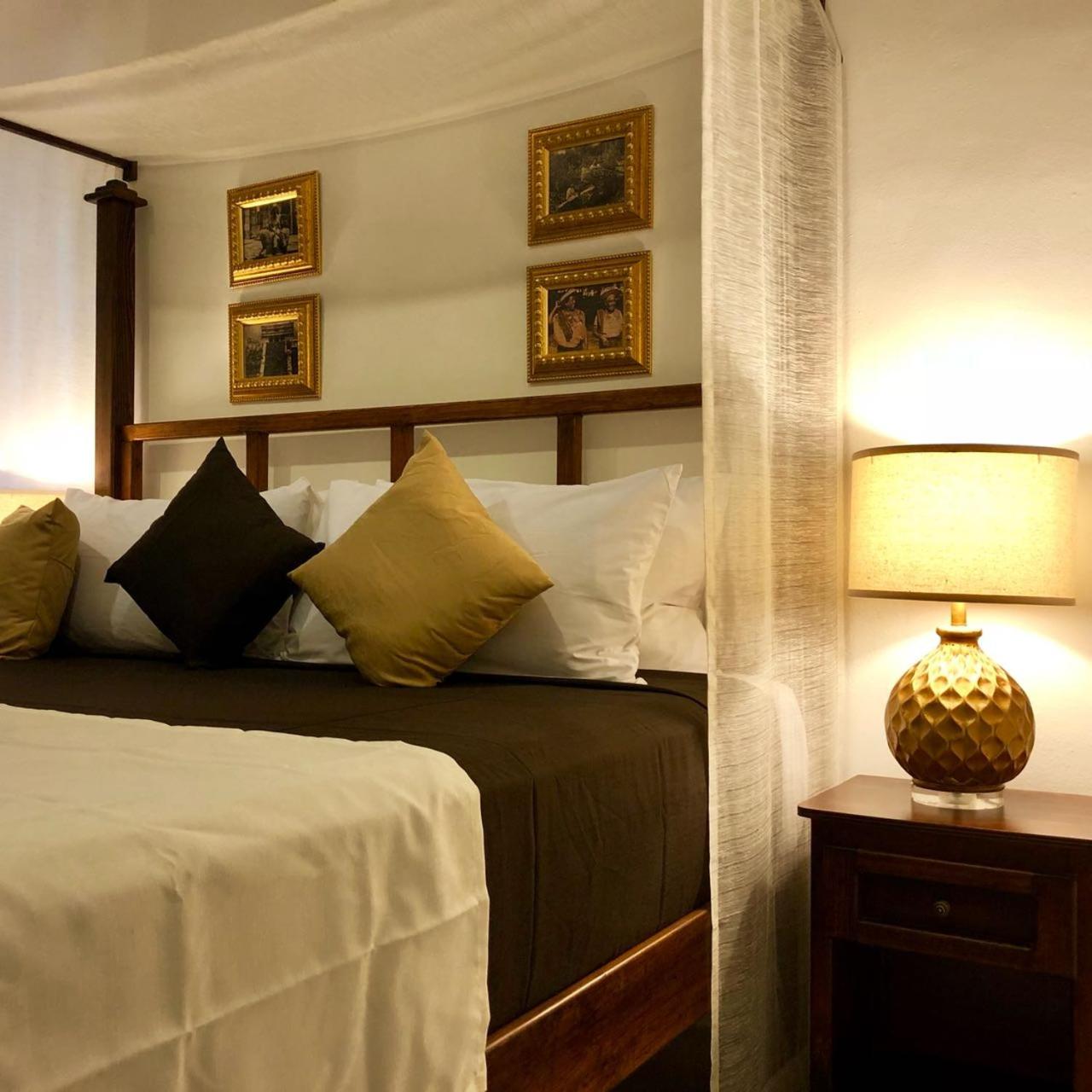 Room, King Bed, Balcony 2/2