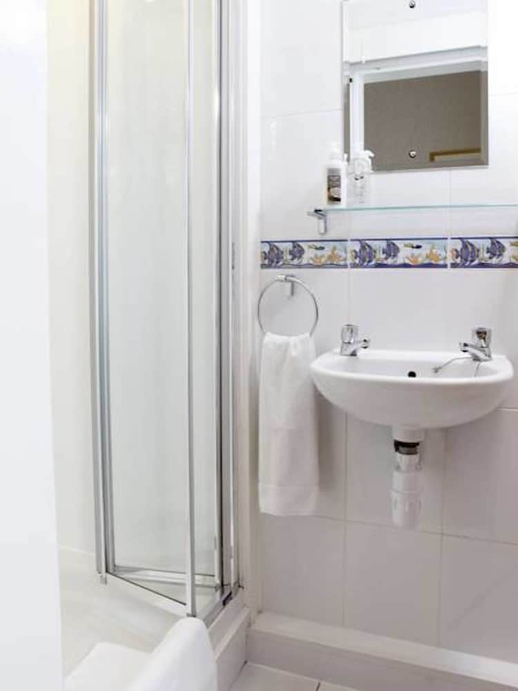 Abbotsford Guest House 23/25