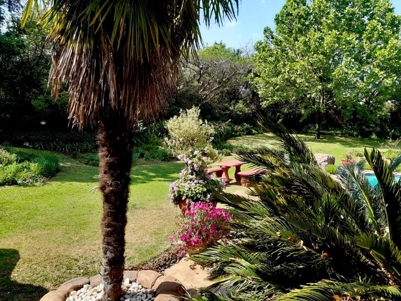 Ipe Tombe Guest Lodge 35/46