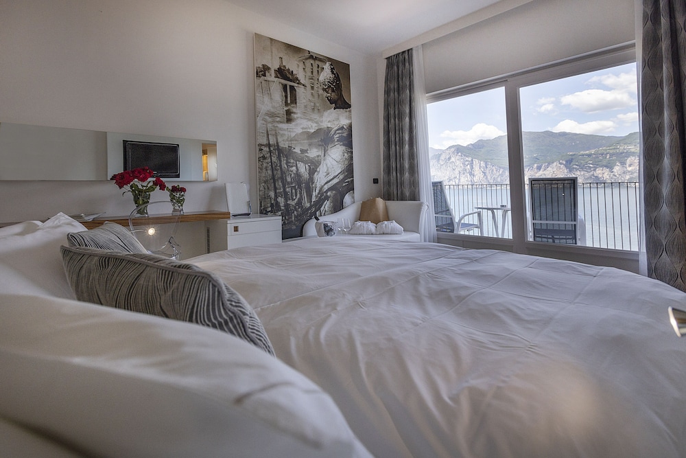 CAPRI, JUNIOR SUITE