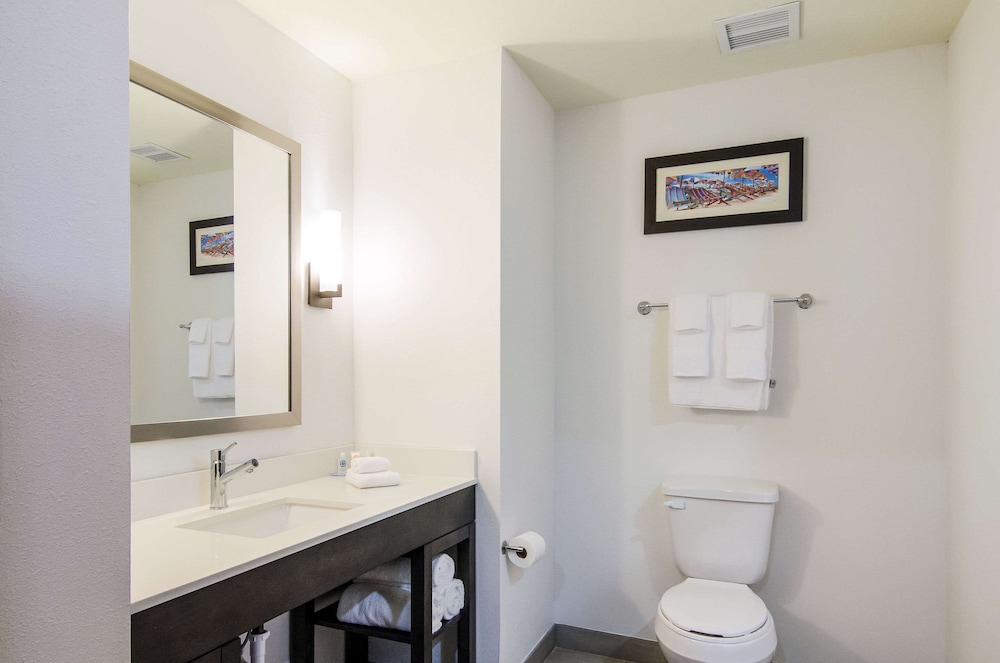 Comfort Inn and Suites Gulf Shores East Beach Near Gulf State Park 14/41