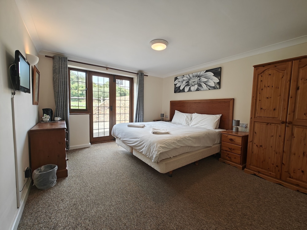 Little Foxes Hotel 16/62
