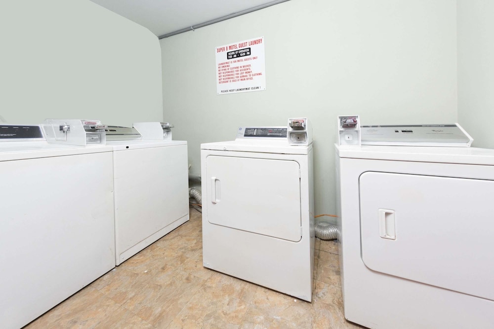 Super 8 by Wyndham Tifton 32/54