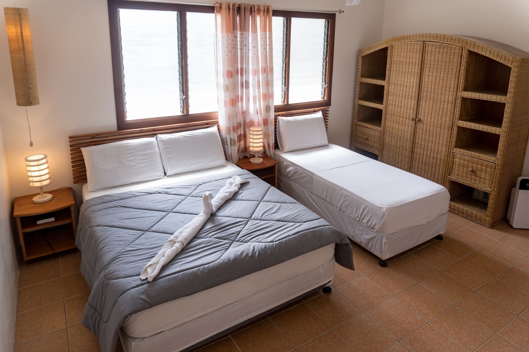 1 BEDROOM, BUNGALOW, GARDEN AREA