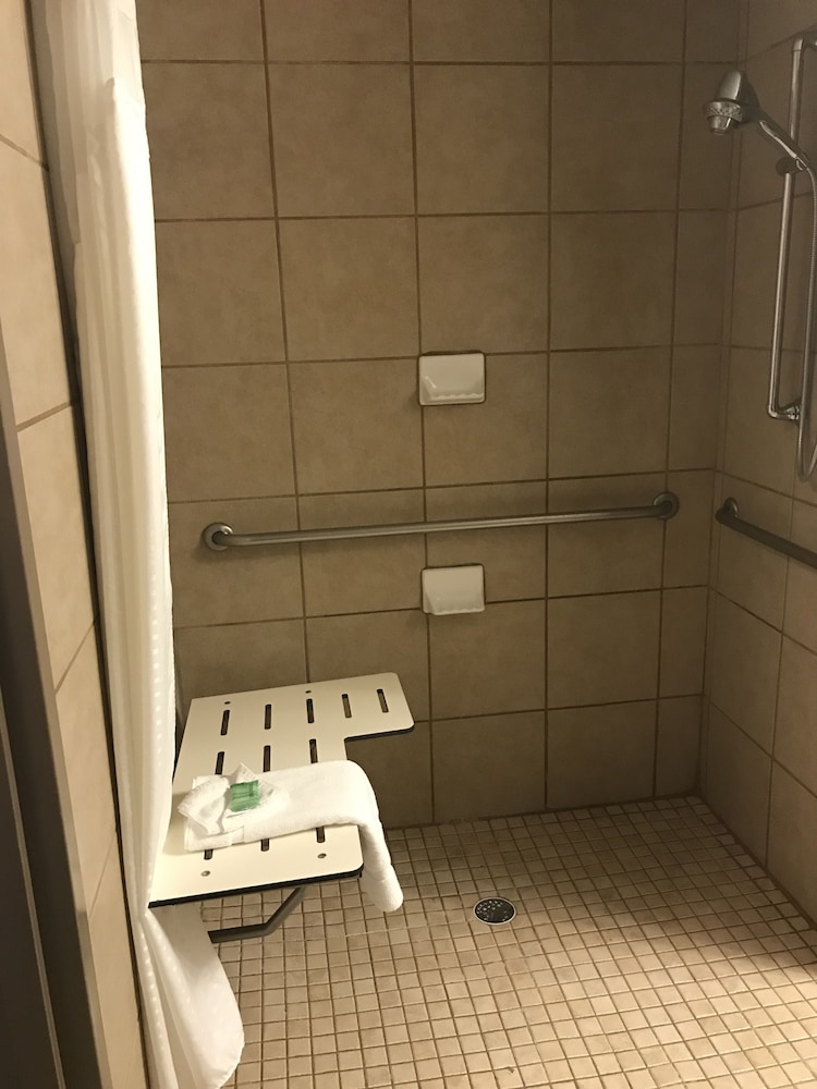 Holiday Inn & Suites Albuquerque-North I-25 23/48