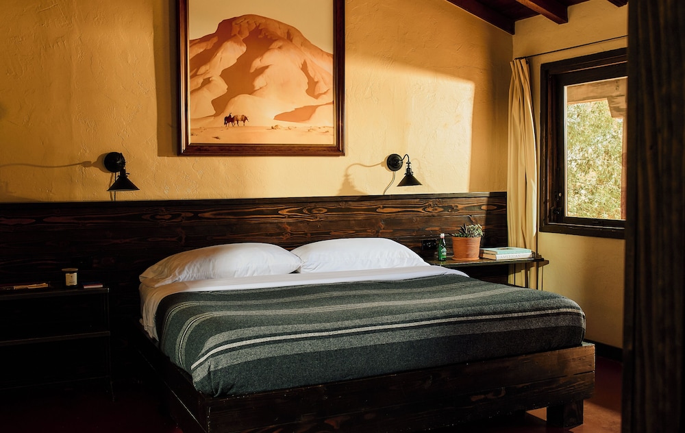 Pioneertown Motel 41/53