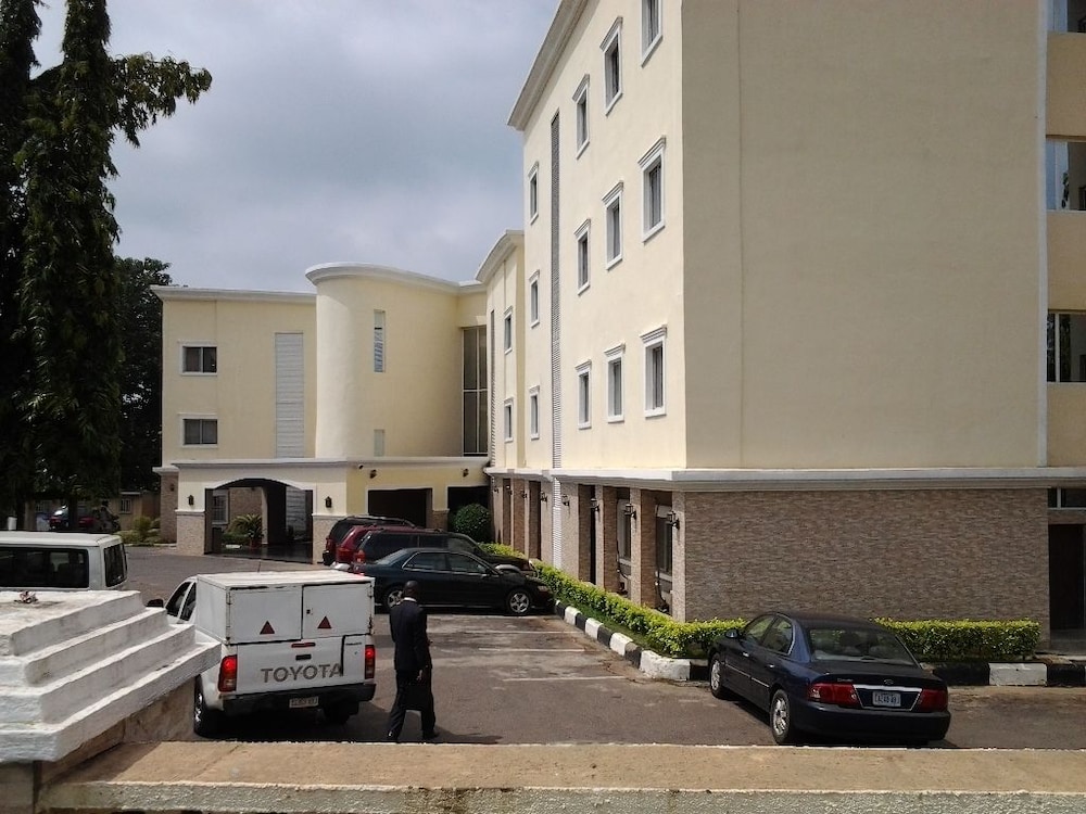 Thornberry Savannah Suite Hotel 25/32