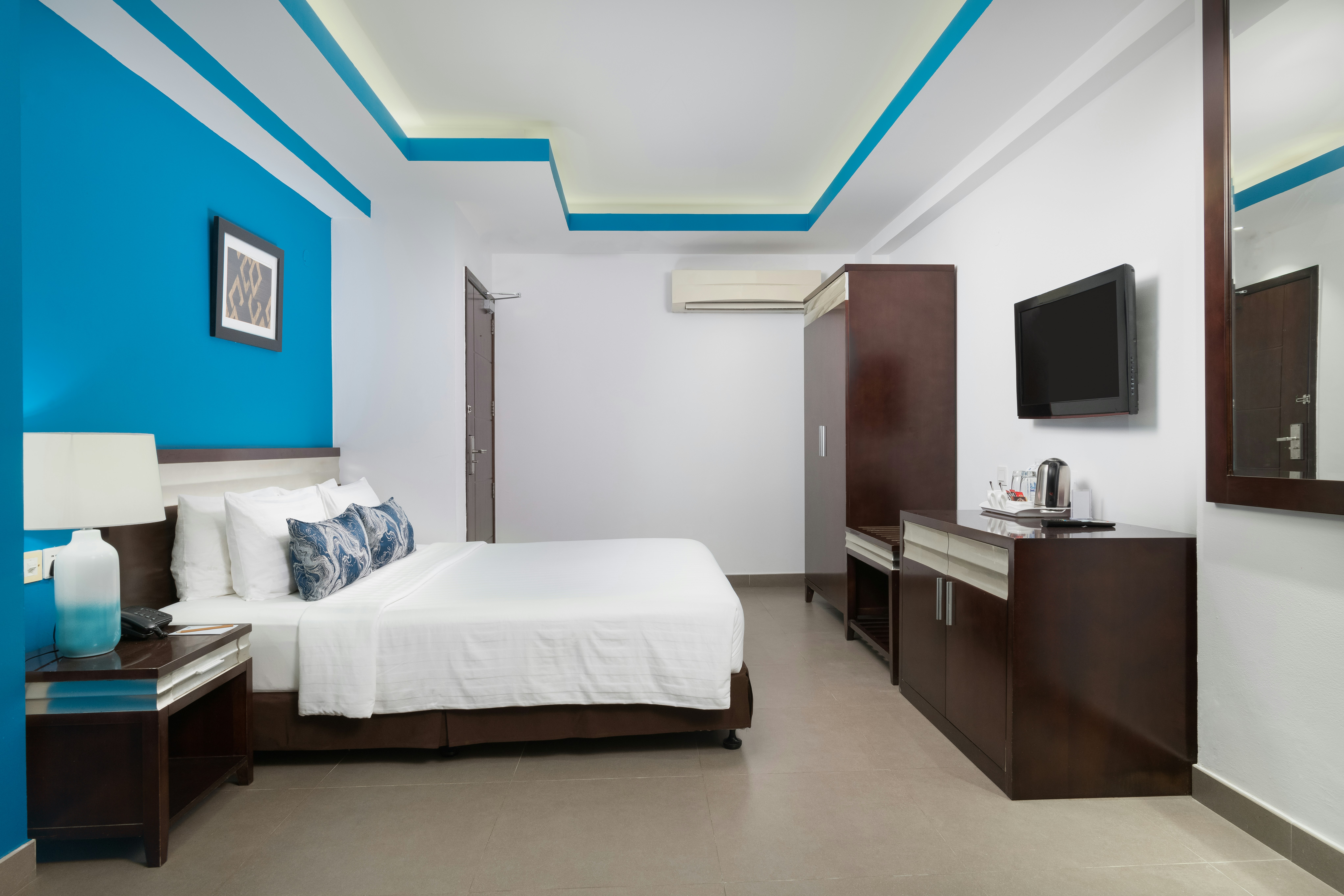 STANDARD, KING BED, CITY VIEW