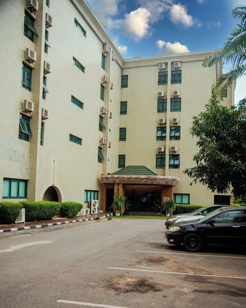 Denis Hotel 64/64
