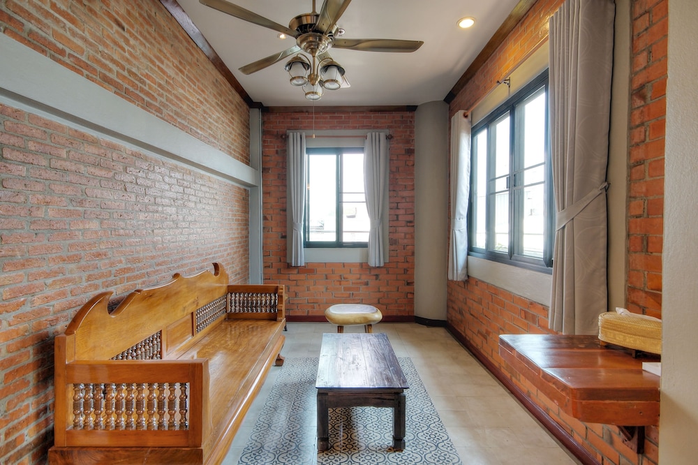 Saengpanya Home Boutique Hotel 33/65