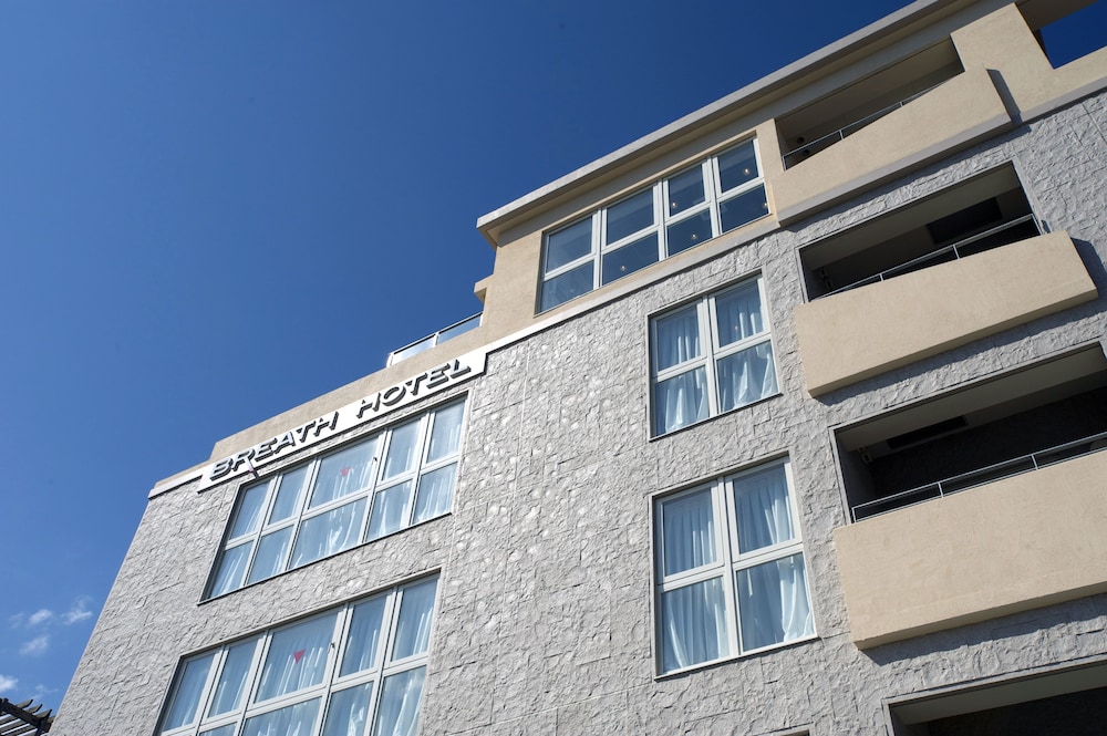 Breath Hotel 4/48