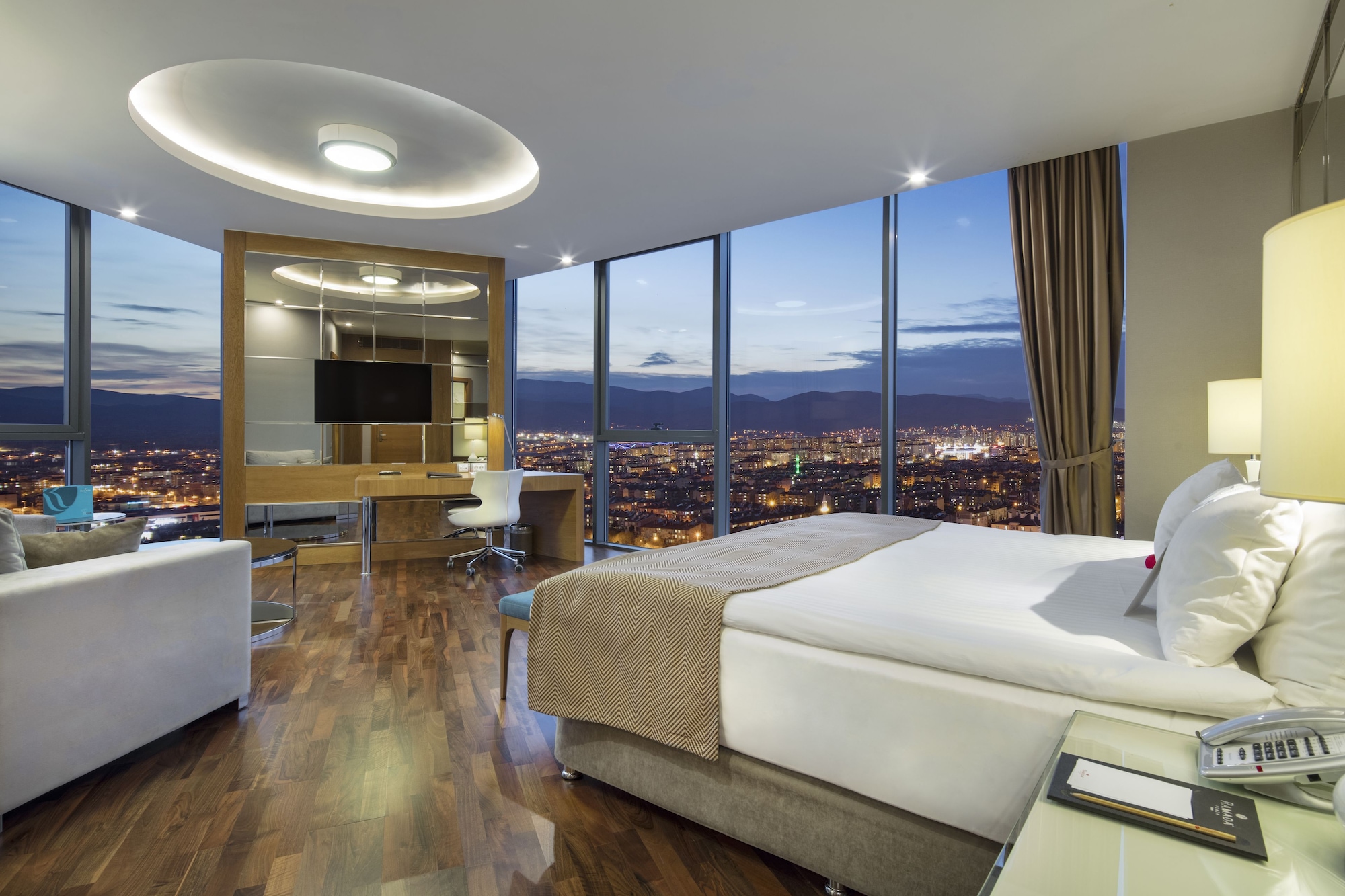 جناح بسرير كينج للمدخنين، Ramada Plaza by Wyndham Konya 3/6