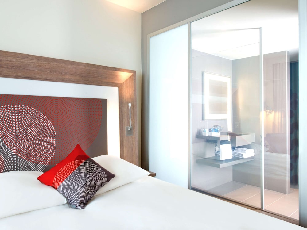 PREMIUM, EXECUTIVE, QUEEN BED