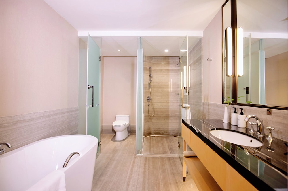 غرفة كلاسيكية بسرير كينج بإطلالة على الحديقة، INTERCONTINENTAL HEILONG LAKE 8/10