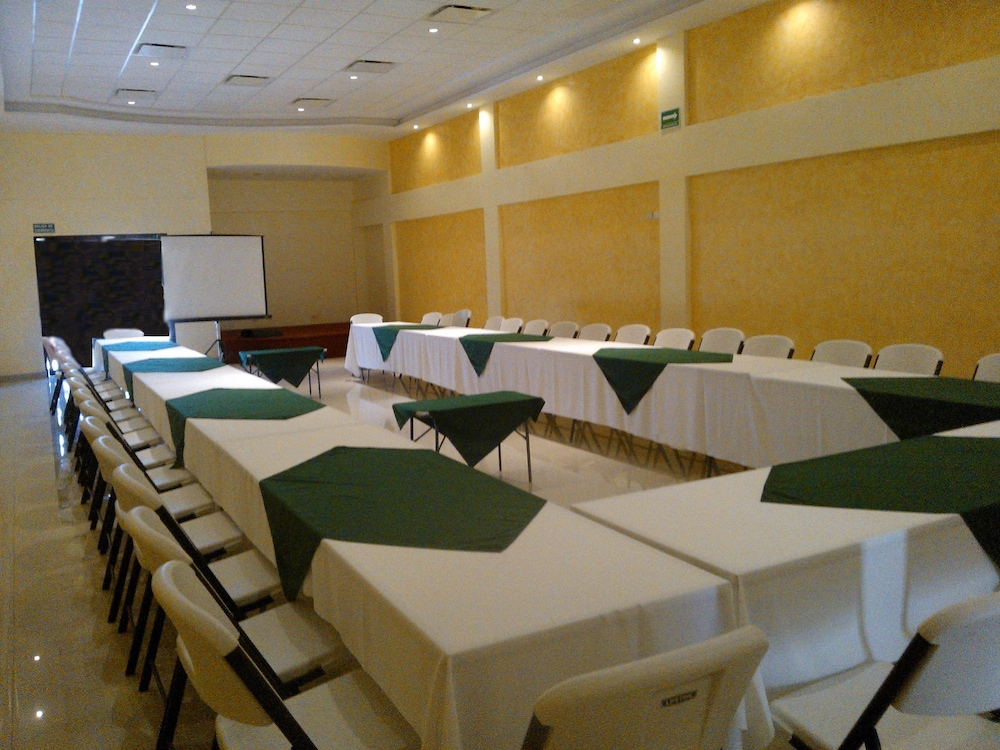 Hotel Las Fuentes 55/64